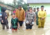 Kapolres Bintan Bantu Warga Terdampak Banjir di Kijang