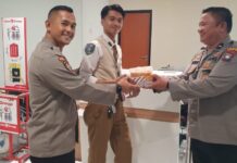 Giliran Polsek Kawasan Bandara Hang Nadim Bagi-bagi Takjil