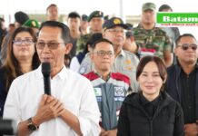 Pastikan Kelancaran Mudik, Amsakar-Li Claudia Tinjau Pelabuhan dan Bandara