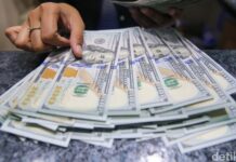 Dolar AS Ngamuk, Bank Mulai Jual Rp 17.000