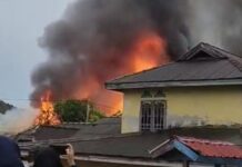 Kebakaran Hebat di Pemukiman Padat, Gegerkan Warga Senayang