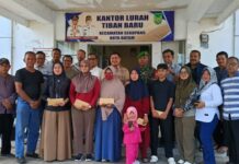 DPRD Kota Batam Serahkan Santunan Korban Longsor Tiban