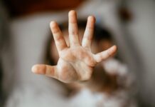 Pilu Gadis di Kampar Bertahun-tahun Dipaksa Threesome Ayah Tiri dan Ibu