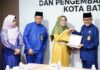 Sekda Batam Serahkan SK Pensiun Kepada 20 PNS TMT