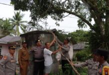 Sambut Hari Bhayangkara ke-79, Polres Natuna Salurkan Air Bersih ke Desa dan Kapal Roro