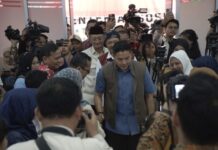 Momen Seskab-Mensos Dialog dengan Orang Tua Calon Siswa Sekolah Rakyat