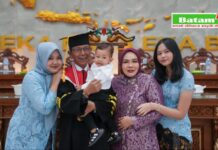 Raih Doktor Ilmu Pemerintahan di IPDN, Amsakar Achmad Siap Berikan Kontribusi Terbaik Untuk Batam