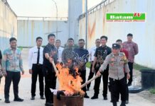 Musnahkan Barang Bukti Hasil Razia, Bukti Nyata Komitmen Rutan Batam Ciptakan Lingkungan Pemasyarakatan Aman dan Tertib