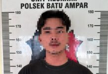 Gara-gara Cemburu, Pria Batam Aniaya Kekasih di Pinggir Jalan