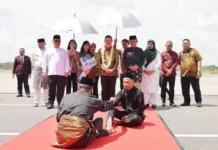 Kajati Kepri Jehezkiel Devy Sudarso Disambut dengan Adat Melayu