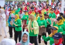 Warga dan BKOW Kepri Ikuti Senam Jantung Sehat dan Zumba