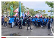 Warga dan Mahasiswa Demo di Gedung DPRD Kepri