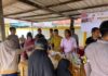 Warga Serbu Sembako Murah di Polsek Bunguran Timur