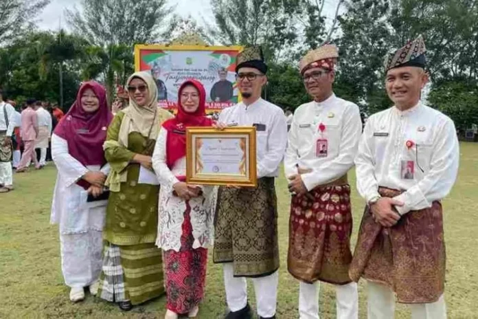 Kelurahan-Tanjung-Ayun-Sakti-Raih-Penghargaan-Kelurahan-Terbaik-di-Kepri
