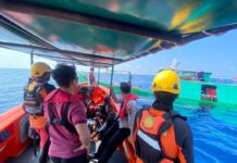 Basarnas Natuna Selamatkan Lima Awak Kapal Selat Meranti yang Tenggelam di Laut Anambas