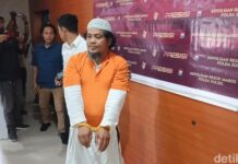 Pria Bermukena Bakar 3 Masjid di Sulsel