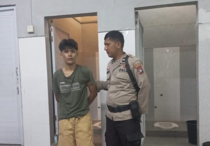 pencuri kotak infak