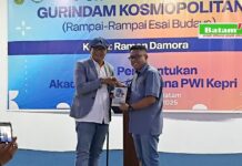 “Gurindam Kosmopolitan” Diluncurkan: Ramon Damora Dapat Dukungan Penuh, PWI Kepri Bentuk Akademi Raja Ali Kelana