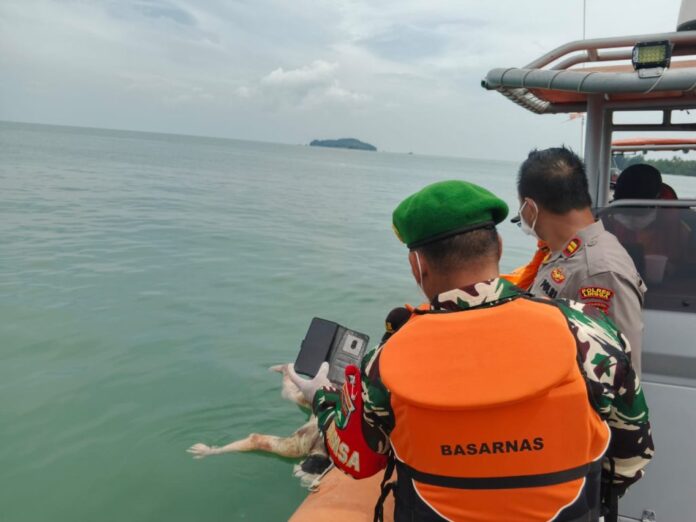 mayat mengapung