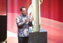 Mendagri Raih Penghargaan Pemimpin Luar Biasa di Indonesia Kita Awards
