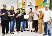 PWI Serahkan Hasil Penggalangan Dana Duka Sumatra ke Baznas Batam
