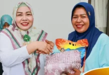 TP-PKK Batam Salurkan Bantuan untuk Petugas Kebersihan