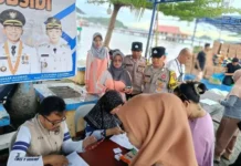 Warga Belakangpadang Serbu Pangan Murah Bersubsidi