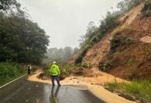 Tebing Longsor, Jalan Lintas Tarutung Menuju Tapanuli Tengah Putus