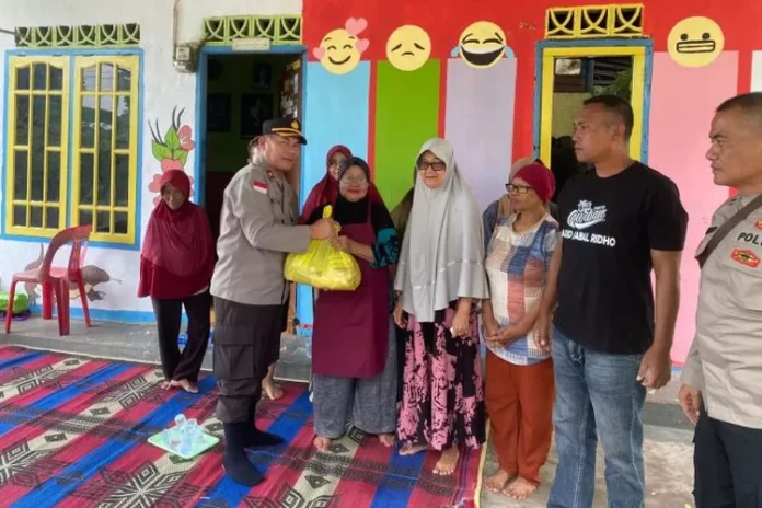 serahkan bantuan