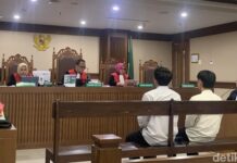 4 Terdakwa Demo Ricuh Agustus Dituntut 10 Bulan hingga 1 Tahun Penjara