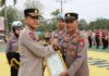 Kapolresta Tanjungpinang Beri Penghargaan Kepada Kapolsek dan Personel Berprestasi