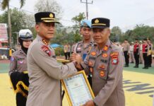 Kapolresta Tanjungpinang Beri Penghargaan Kepada Kapolsek dan Personel Berprestasi