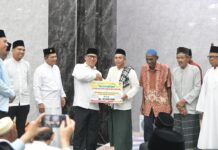Safari Ramadan di Lingga, Gubernur dan Wagub Kepri Salurkan CSR Rp15 Juta untuk Masjid