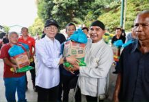 3.800 Paket Sembako Dibagikan di Batam, Amsakar: Solidaritas Sosial Bantu Stabilkan Harga