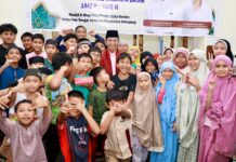 Safari Ramadan di Sekupang, Anak-anak Antusias Minta Tanda Tangan Wali Kota Batam