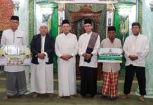 Malam Ke-13 Ramadan, Gubernur Kepri Serahkan Hibah Rp300 Juta dan Zakat untuk Duafa