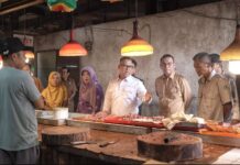 Pantau Harga di Pasar Aviari, Wagub Kepri Tegaskan Larangan Penimbunan Bahan Pokok