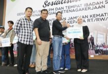 Serahkan Santunan Rp420 Juta kepada Ahli Waris RT/RW, Amsakar Tegaskan Komitmen Perlindungan Sosial di Batam