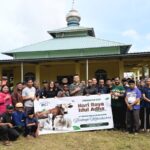 PT Bintan Cellular Indonesia melalui Program CSR Serahkan Dua Ekor Sapi untuk Masyarakat