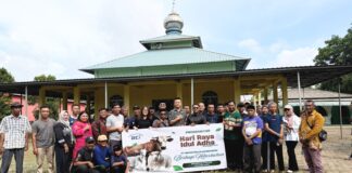 PT Bintan Cellular Indonesia melalui Program CSR Serahkan Dua Ekor Sapi untuk Masyarakat