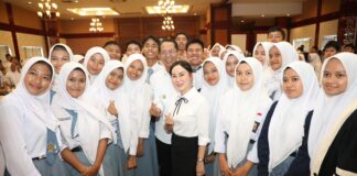 Amsakar-Li Claudia Perluas Beasiswa Batam untuk Anak Hinterland dan Keluarga Tidak Mampu