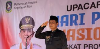 Pimpin Upacara Hardiknas 2026, Gubernur Ansar Dorong Kolaborasi Wujudkan Pendidikan Berkualitas di Kepri