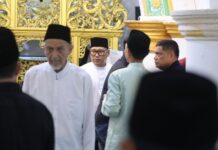 Wagub Nyanyang Salat Jumat di Masjid Raya Sultan Riau Penyengat, Pererat Silaturahmi dengan Masyarakat