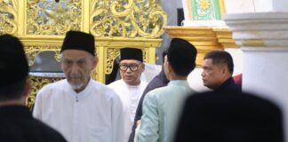 Wagub Nyanyang Salat Jumat di Masjid Raya Sultan Riau Penyengat, Pererat Silaturahmi dengan Masyarakat