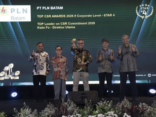 PLN Batam Raih TOP CSR Awards 2026 dan TOP Leader on CSR Commitment