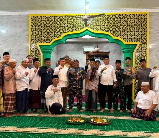 Gaya Khas Ustadz Blangkon Loreng Isi Tausiah Muharram 1448 H di Masjid Al Fauzan