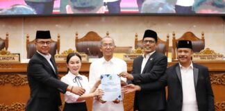 Amsakar-Li Claudia Sampaikan Ranperda Pertanggungjawaban APBD 2025, DPRD Apresiasi Capaian Opini WTP ke-14