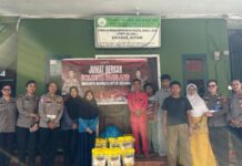 Polwan Polresta Barelang Salurkan Bantuan Beras di Panti Asuhan Daarul Aitam