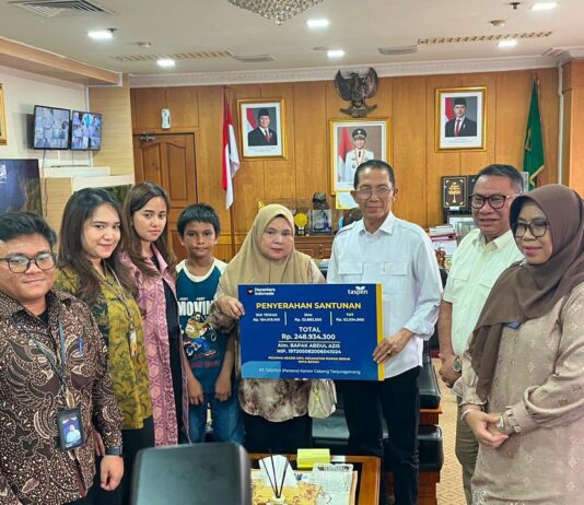 Amsakar Serahkan Santunan JKK Taspen untuk Keluarga ASN Batam yang Gugur Saat Bertugas