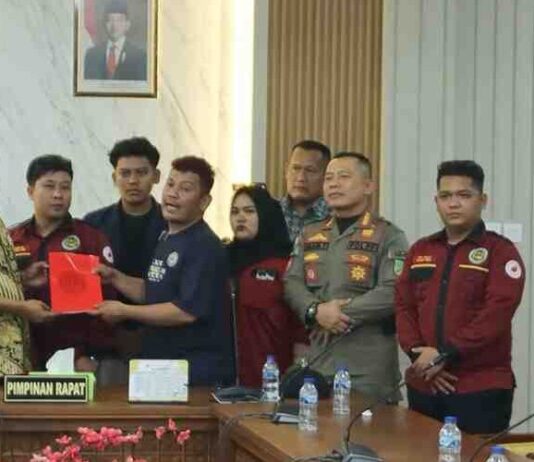 Ketua DPRD Batam Terima Aksi Mahasiswa UNRIKA, Janji Tindak Lanjuti Isu Air Bersih hingga Tata Kelola Lahan